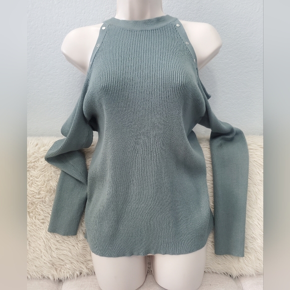 HOOKED ❤️ UP- Cold Shoulder, long sleeve sweater. Studded. Sz XL NWT - Picture 6 of 9